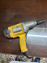 Ηλεκτρικό μπουλονόκλειδο Dewalt 710w