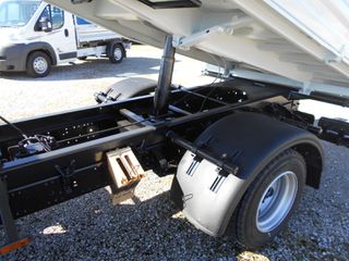 Ανατροπή Mitsubishi 2011 FUSO 7C15-thumb-2