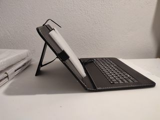 Θήκη tablet 10" με πληκτρολόγιο-thumb-2