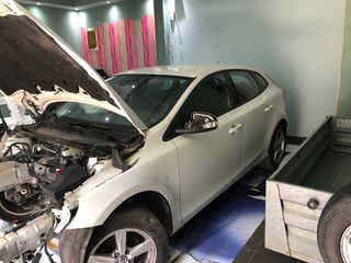 Ανταλλακτικά Volvo V40 d2 2014 (87.203 χλμ)