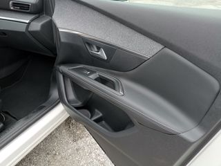 Peugeot 3008 2018 PureTech Allure Business panorama-thumb-34
