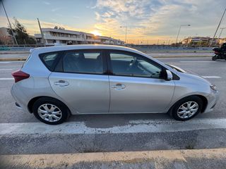 Toyota Auris 2016-thumb-2