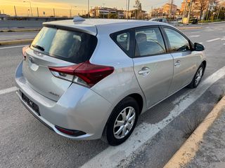 Toyota Auris 2016-thumb-3