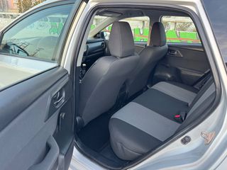 Toyota Auris 2016-thumb-11
