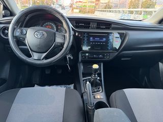 Toyota Auris 2016-thumb-12