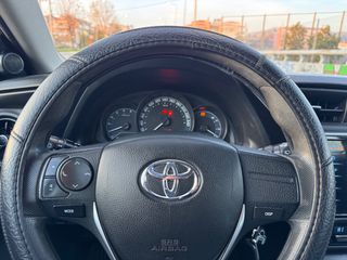 Toyota Auris 2016-thumb-17