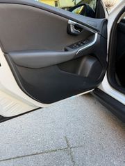 Volvo V40 Cross Country 2016-thumb-12