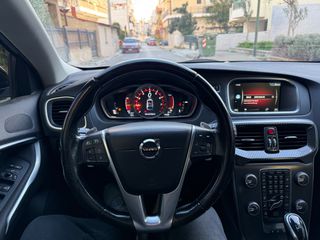 Volvo V40 Cross Country 2016-thumb-15