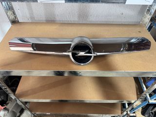 Γριλια μασκα σημα νικελ γνησιο opel corsa d