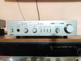 ενισχυτης AKAI UC -U2. κοσμημα