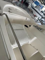 Boston-Whaler 2001 120 impact-thumb-1