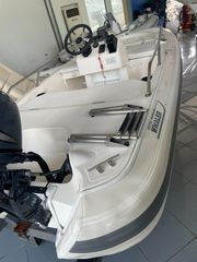 Boston-Whaler 2001 120 impact-thumb-3