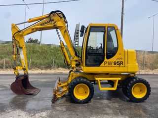 Εκσκαφέας Με Λάστιχα Komatsu 2001 PW95 **10.000kg**