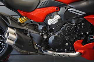 Ducati Diavel 2024 V4-thumb-11