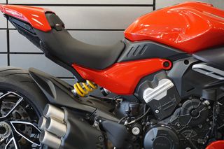 Ducati Diavel 2024 V4-thumb-9