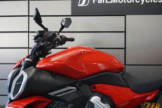 Ducati Diavel 2024 V4-thumb-20