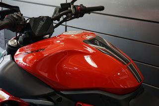Ducati Diavel 2024 V4-thumb-8