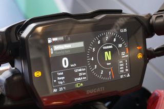Ducati Diavel 2024 V4-thumb-25