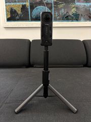 Insta360 X4 + Selfie Stick Tripod + 2 microSD-thumb-1