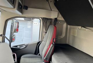Volvo 2018 FH 460 ADR-thumb-7
