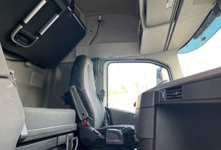 Volvo 2018 FH 460 ADR-thumb-8