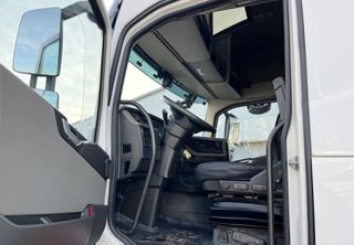 Volvo 2018 FH 460 ADR-thumb-5