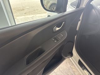 Renault Clio 2017 0.9  LIMITED EDITION-thumb-31