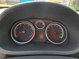 Opel Corsa 2013-thumb-20
