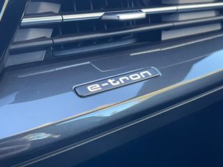 Audi Q4 e-tron 2022 40 S-Line-thumb-10