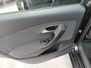 Volkswagen Polo 2009 1,2-thumb-11
