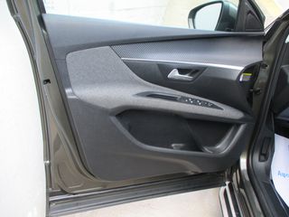 Peugeot 3008 2019 1.2 PURETECH 130 ALLURE-thumb-6