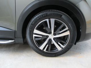 Peugeot 3008 2019 1.2 PURETECH 130 ALLURE-thumb-39