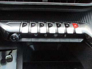 Peugeot 3008 2019 1.2 PURETECH 130 ALLURE-thumb-17
