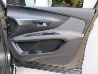 Peugeot 3008 2019 1.2 PURETECH 130 ALLURE-thumb-27
