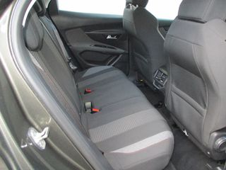Peugeot 3008 2019 1.2 PURETECH 130 ALLURE-thumb-31