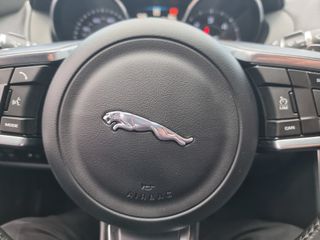Jaguar XE 2015 XE 20d R-Sport-thumb-70