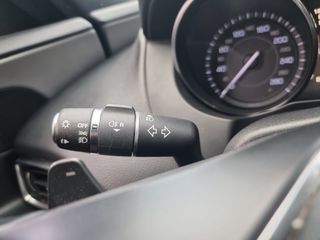 Jaguar XE 2015 XE 20d R-Sport-thumb-72