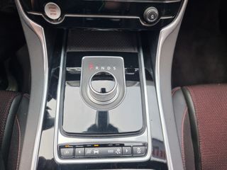 Jaguar XE 2015 XE 20d R-Sport-thumb-81