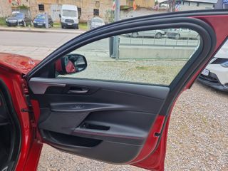Jaguar XE 2015 XE 20d R-Sport-thumb-42