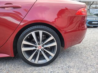 Jaguar XE 2015 XE 20d R-Sport-thumb-39