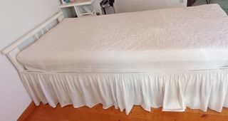 Πωλείται μoνό κρεβάτι με στρώμα και δεύτερο συρόμενο