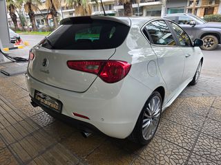 Alfa Romeo Giulietta 2011 1.6 JTDM 16V TURISMO-thumb-6