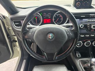 Alfa Romeo Giulietta 2011 1.6 JTDM 16V TURISMO-thumb-18