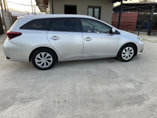 Toyota Auris 2016-thumb-9