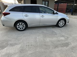 Toyota Auris 2016-thumb-10