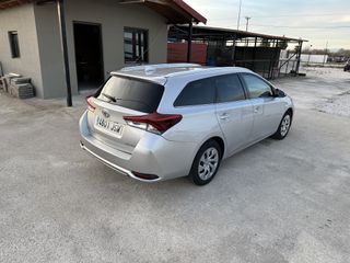 Toyota Auris 2016-thumb-12