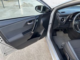 Toyota Auris 2016-thumb-18
