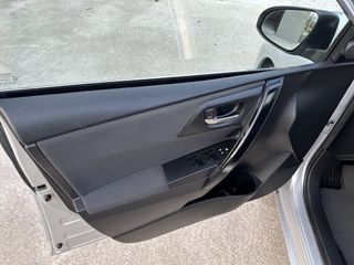 Toyota Auris 2016-thumb-31