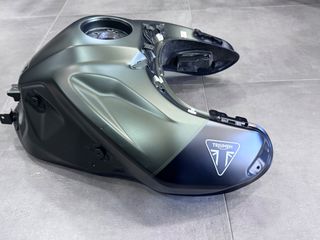 ΡΕΖΕΡΒΟΥΑΡ / ΤΕΠΟΖΙΤΟ TRIUMPH TIGER 900 RALLY PRO (ΧΑΚΙ ΧΡΩΜΑ)