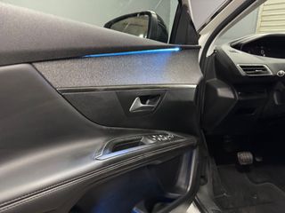 Peugeot 3008 2017 1.2 PURETECH 130 ALLURE-thumb-24